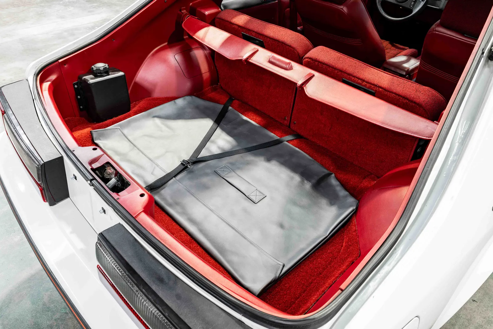 1989-Ford-Mustang-25th Anniversary-White-235432-52.jpg
